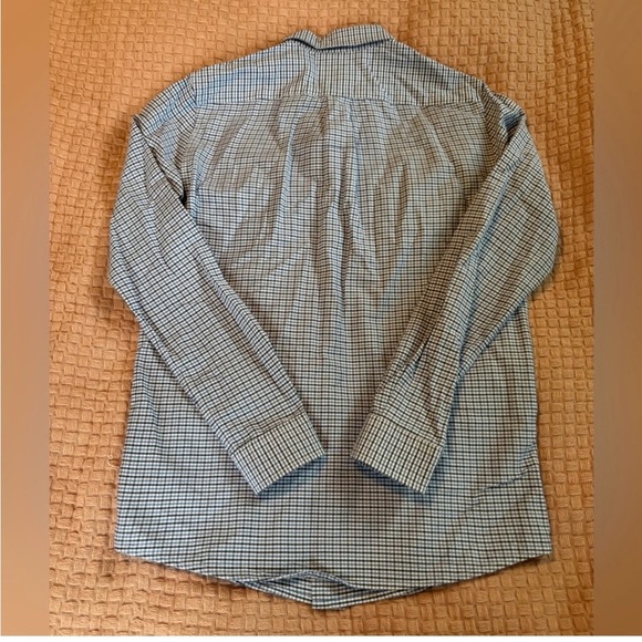 Vineyard Vines 100% Cotton Checkered Whale Shirt
Boy's Size 16 - Picture 6 of 6